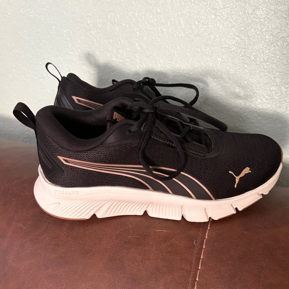 Pumalite  black/gold/white Puma Sneakers-Size 5